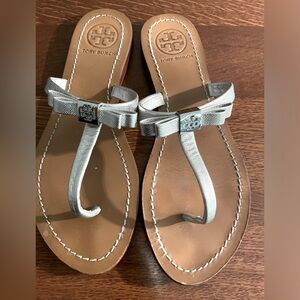 Tory Burch Silver Metallic Leather T Logo Thong Sandals size 7